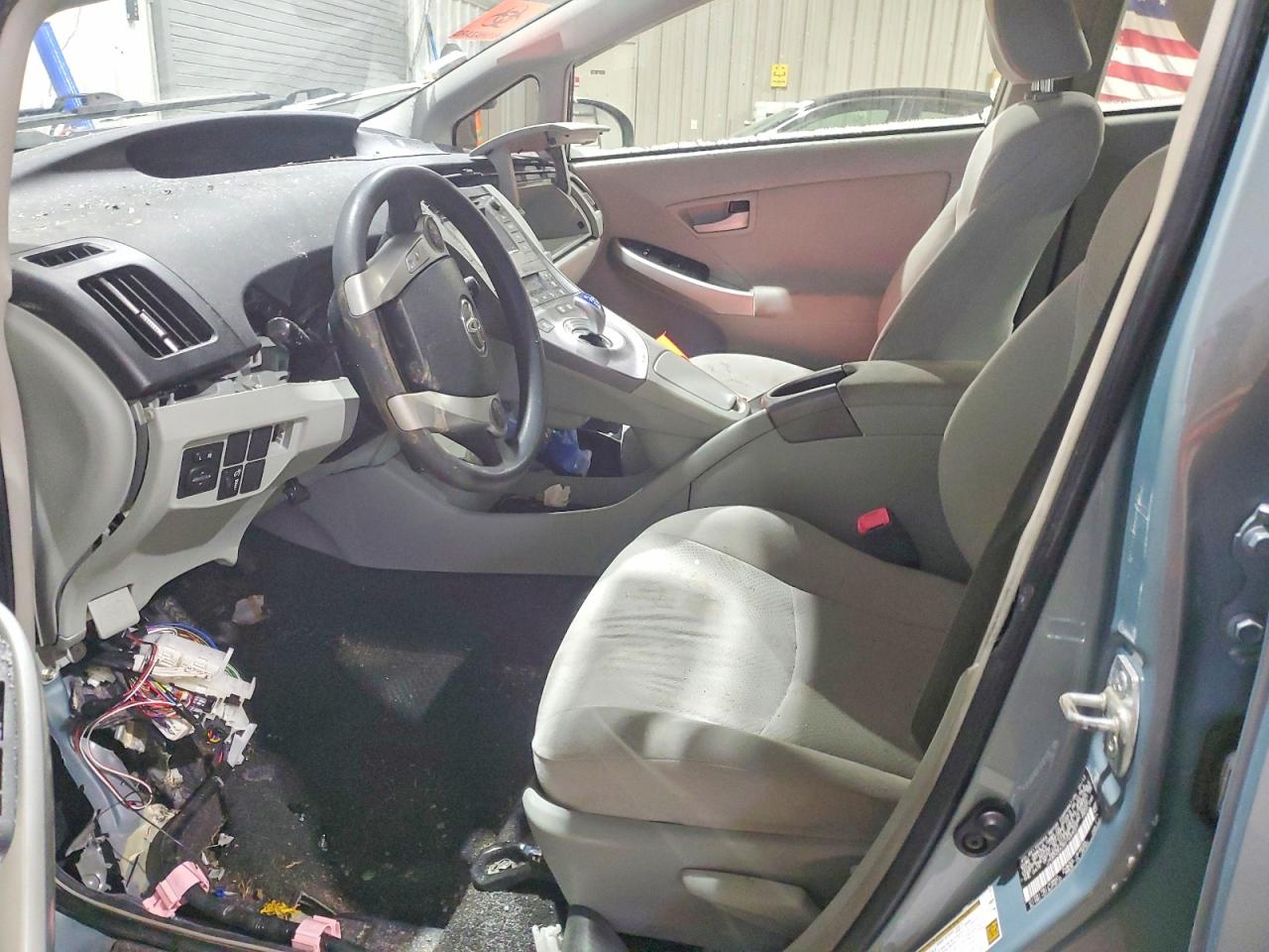 2013 TOYOTA PRIUS photo 7