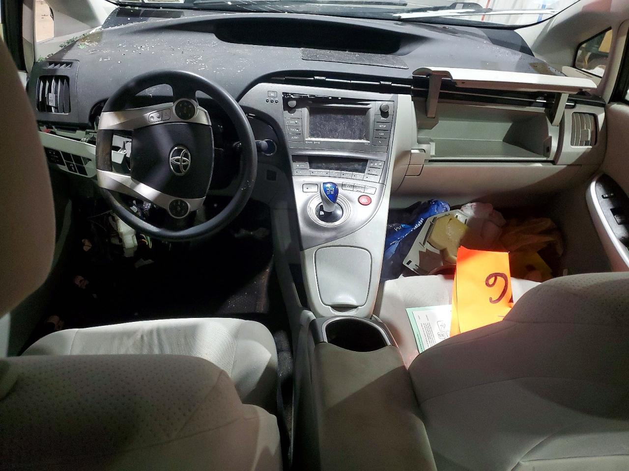 2013 TOYOTA PRIUS photo 8