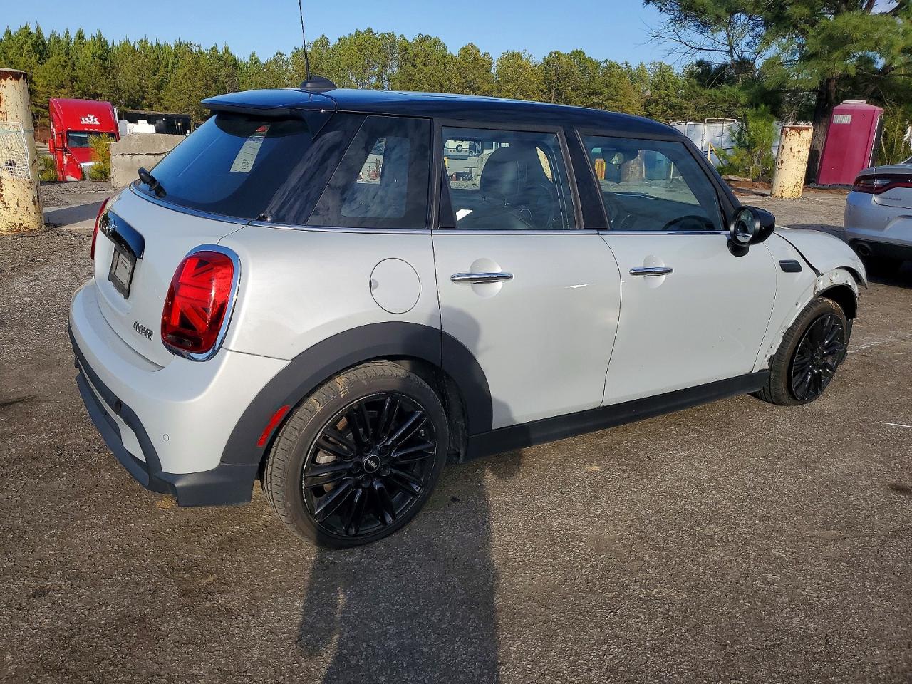 2022 MINI COOPER photo 3