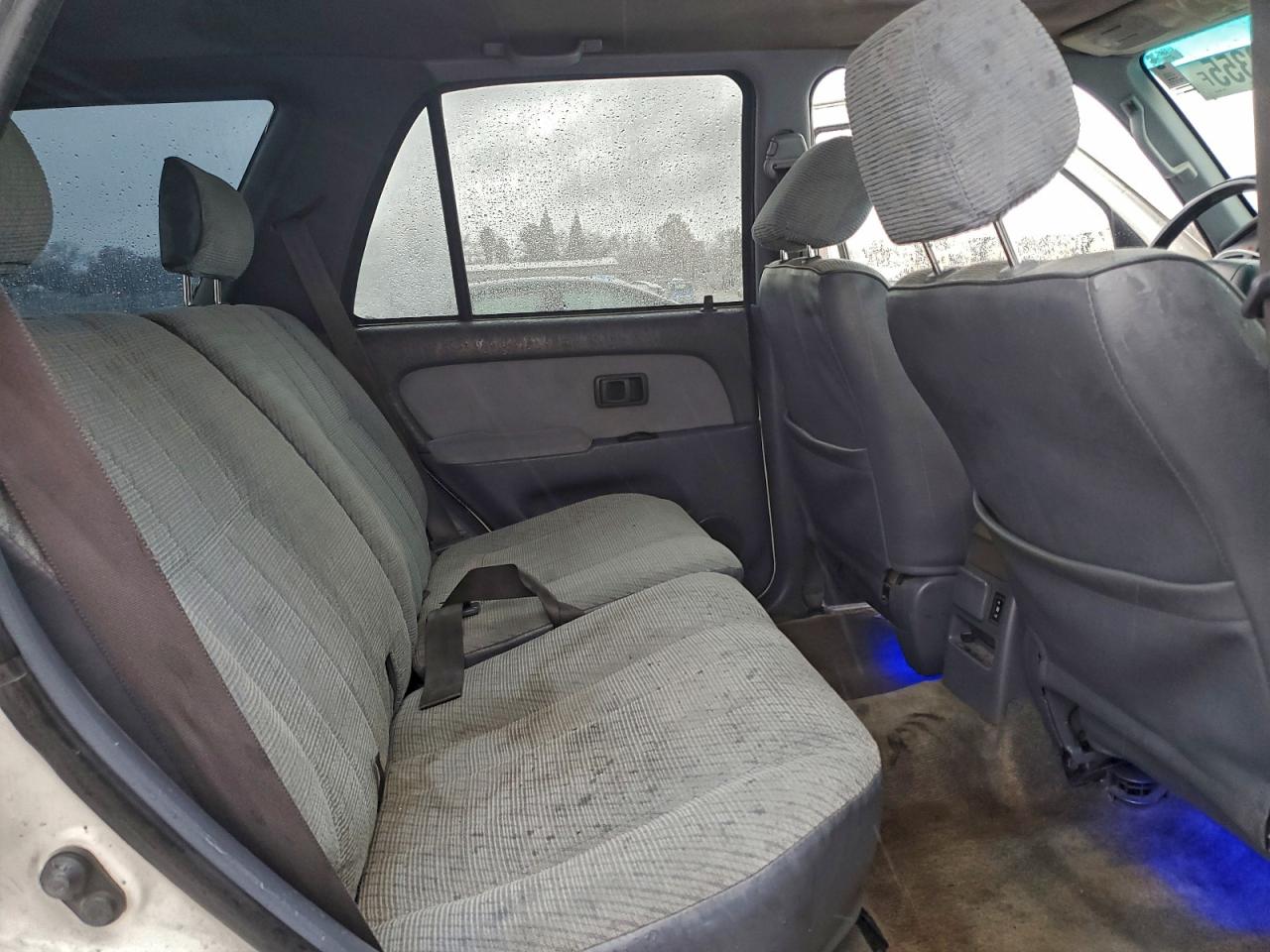 1996 TOYOTA 4RUNNER SR5 photo 11