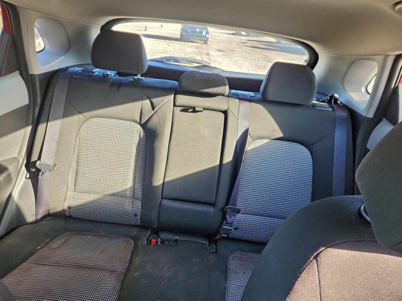 2020 HYUNDAI KONA SE photo 10
