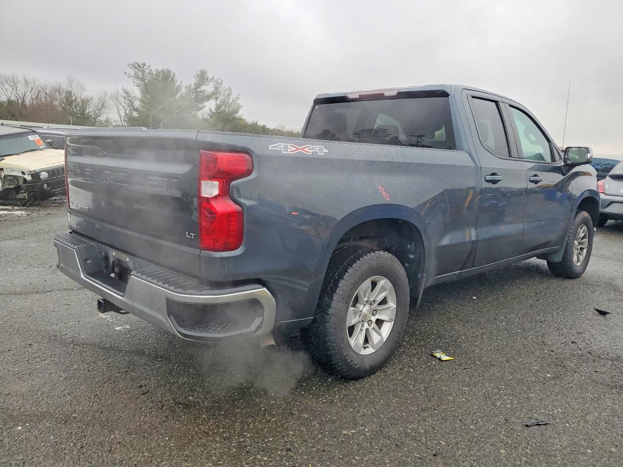 2020 CHEVROLET SILVERADO K1500 LT photo 3