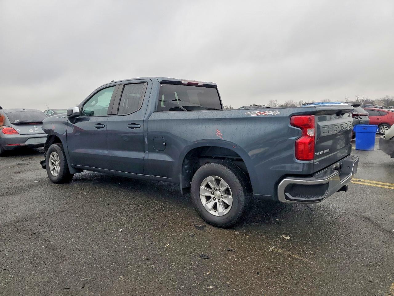2020 CHEVROLET SILVERADO K1500 LT photo 2