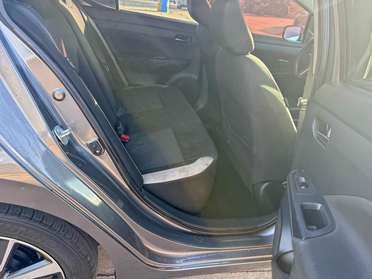 2021 NISSAN VERSA SV photo 6
