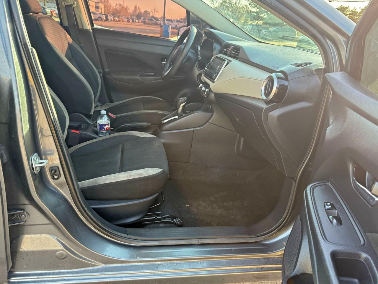 2021 NISSAN VERSA SV photo 5