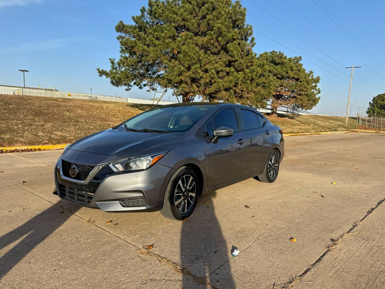 2021 NISSAN VERSA SV photo 2