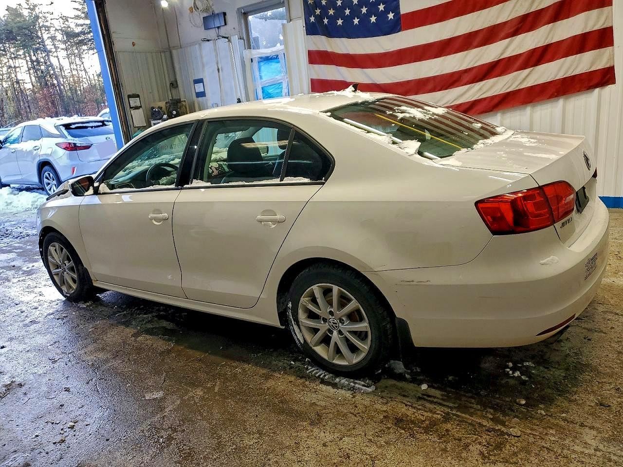 2012 VOLKSWAGEN JETTA SE photo 2