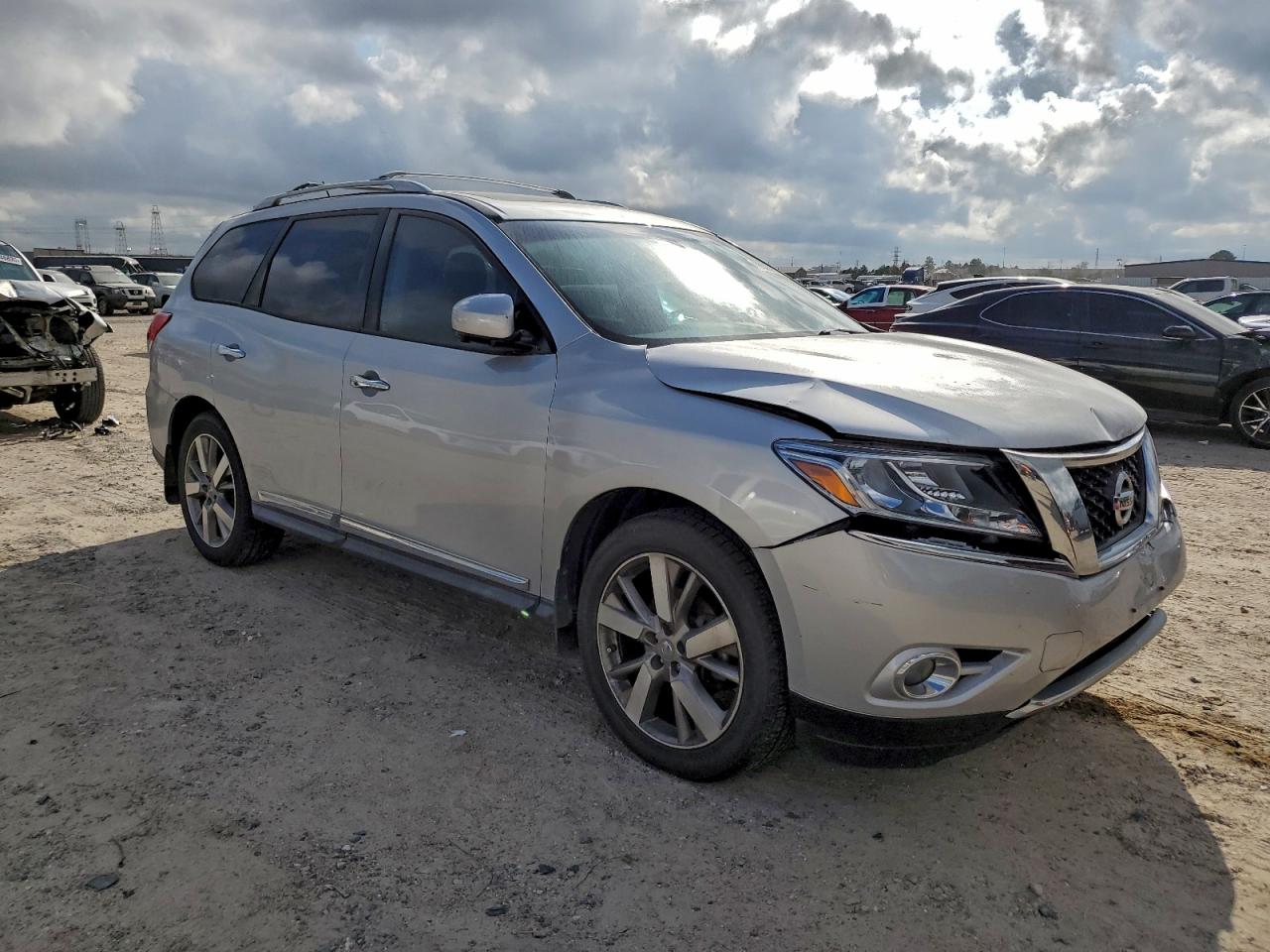 2013 NISSAN PATHFINDER S photo 4