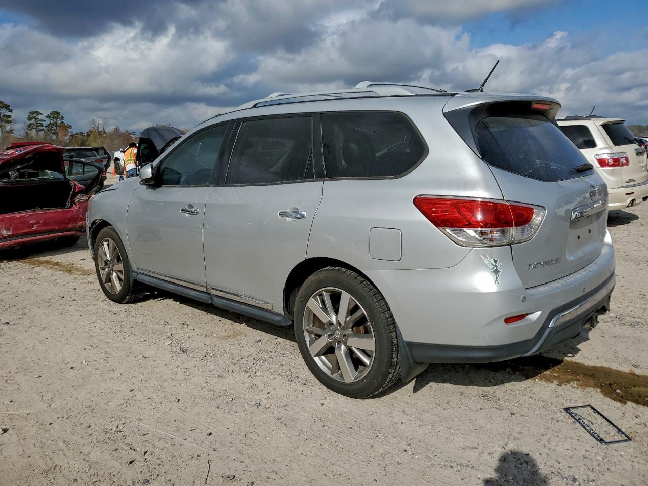 2013 NISSAN PATHFINDER S photo 2