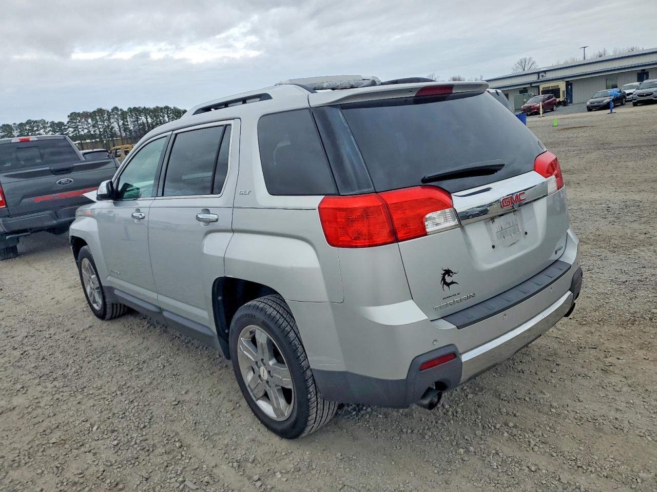 2012 GMC TERRAIN SLT photo 2