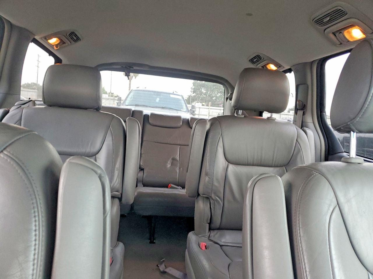 2004 TOYOTA SIENNA XLE photo 10