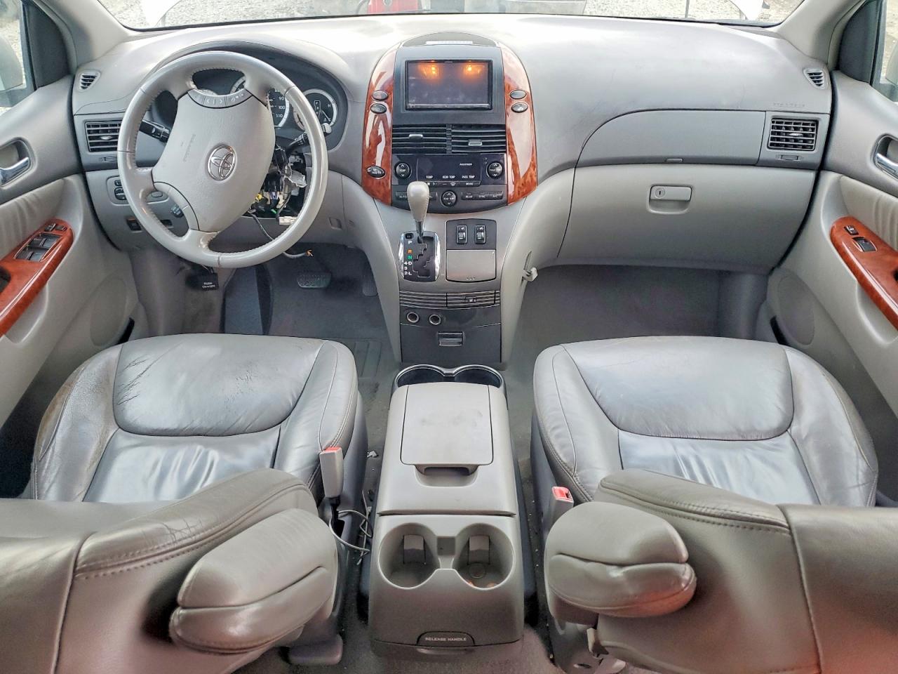 2004 TOYOTA SIENNA XLE photo 8