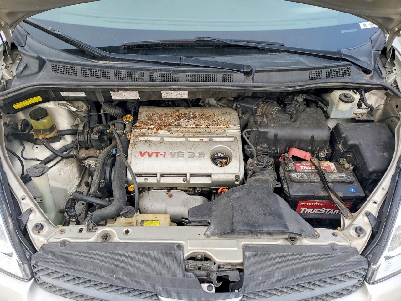 2004 TOYOTA SIENNA XLE photo 12