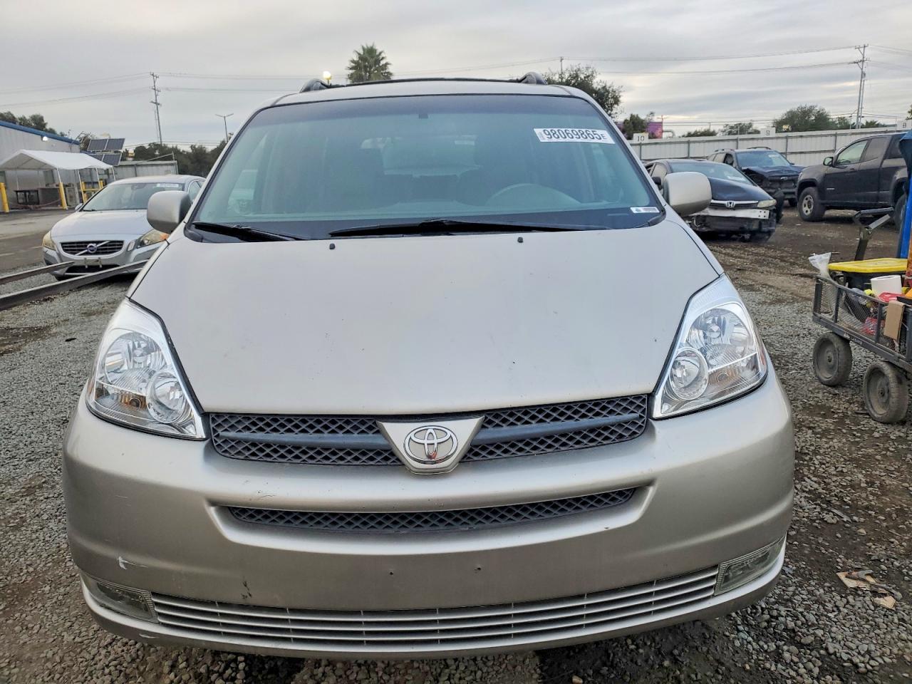 2004 TOYOTA SIENNA XLE photo 5