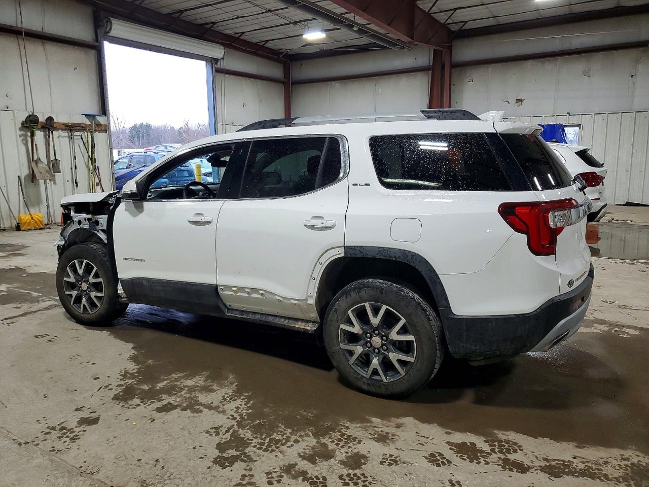 2023 GMC ACADIA SLE photo 2