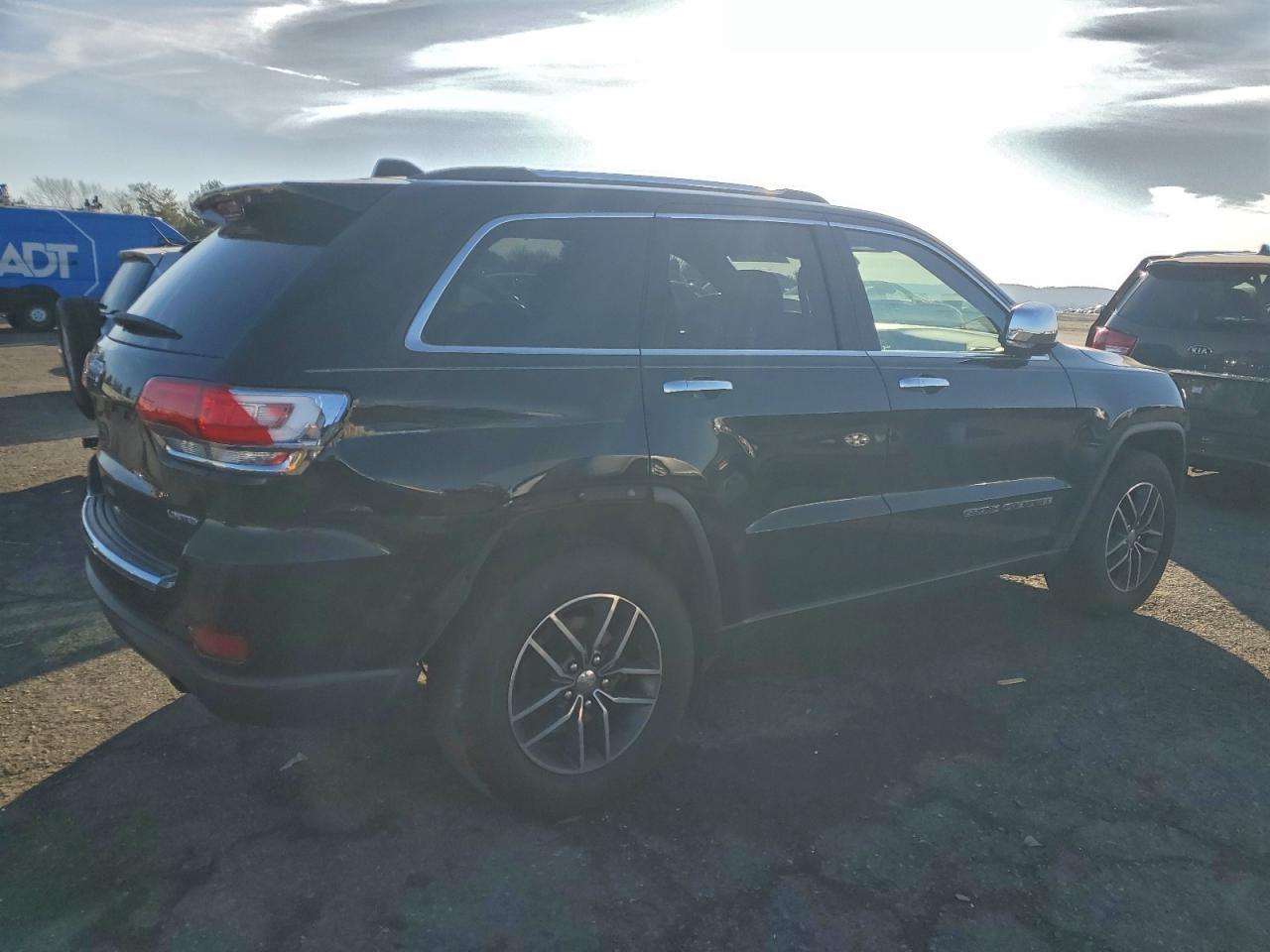 2018 JEEP GRAND CHEROKEE LIMITED photo 3