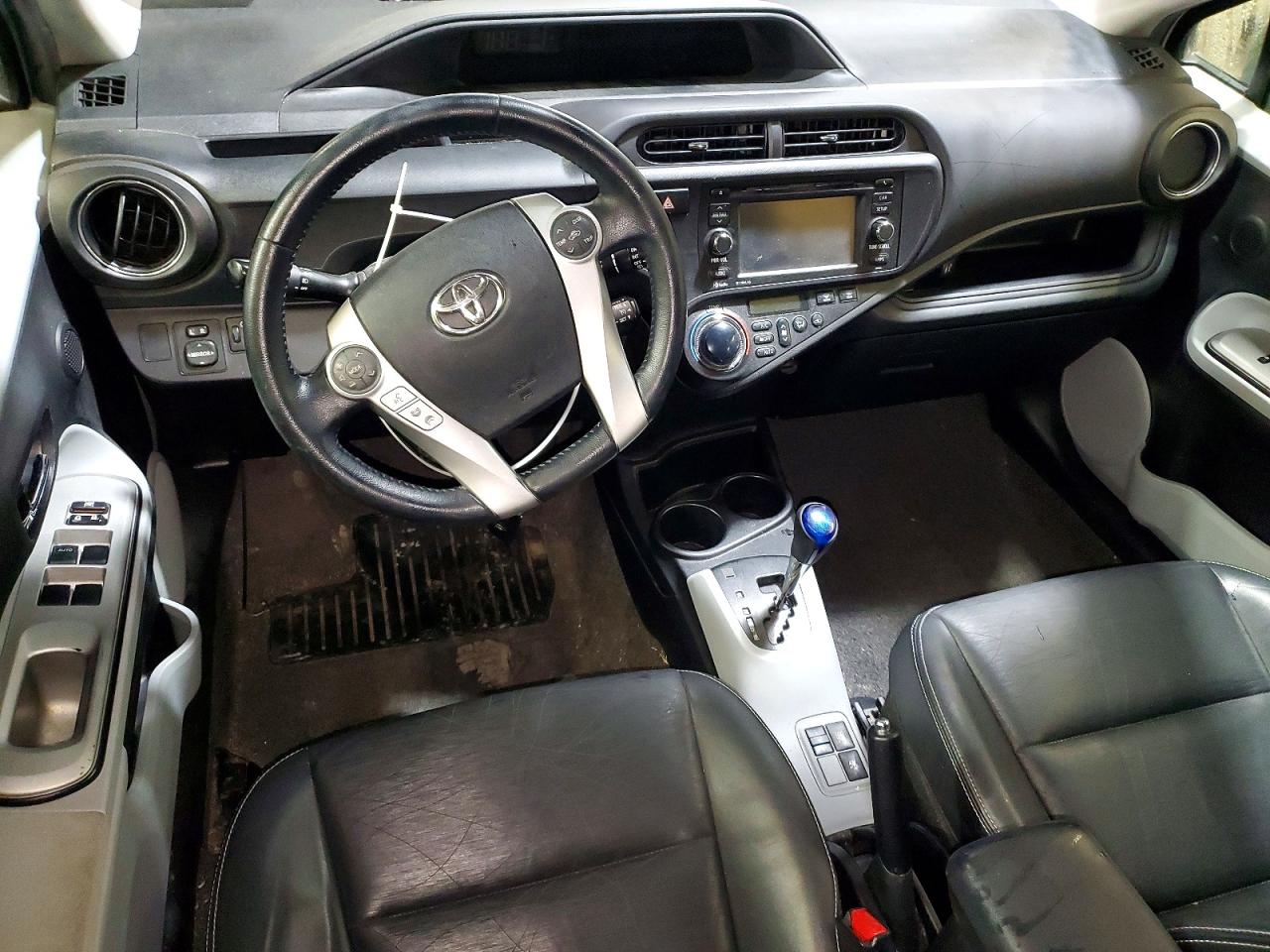 2013 TOYOTA PRIUS C photo 15