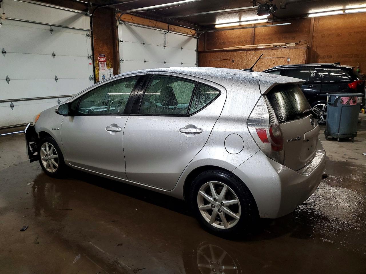 2013 TOYOTA PRIUS C photo 3
