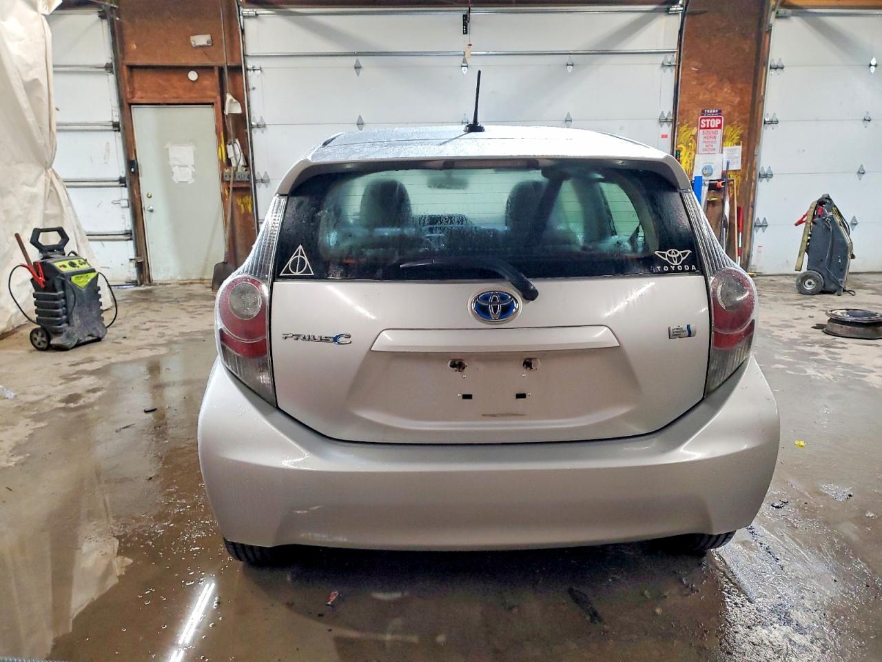 2013 TOYOTA PRIUS C photo 11