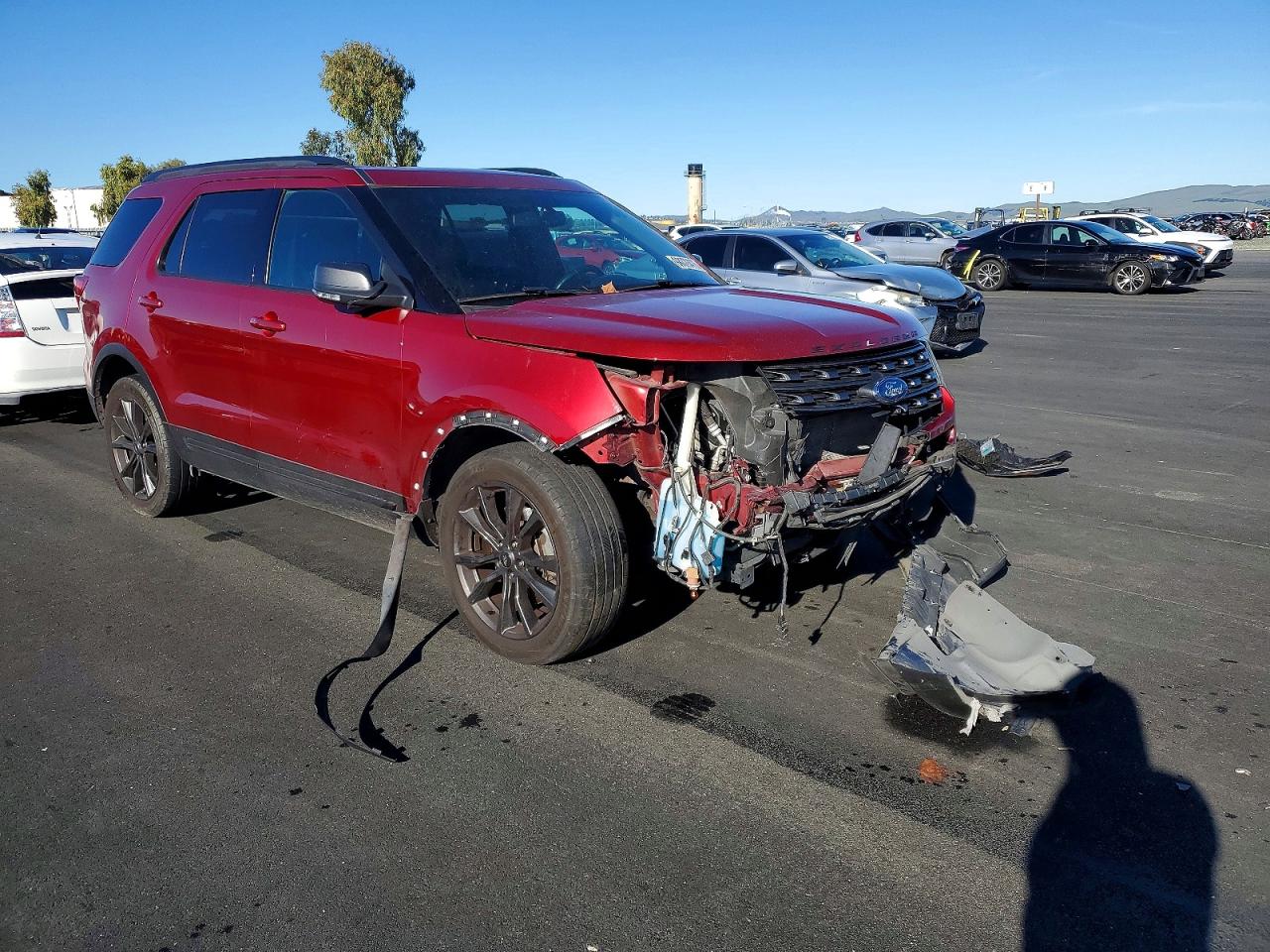 2017 FORD EXPLORER XLT photo 4