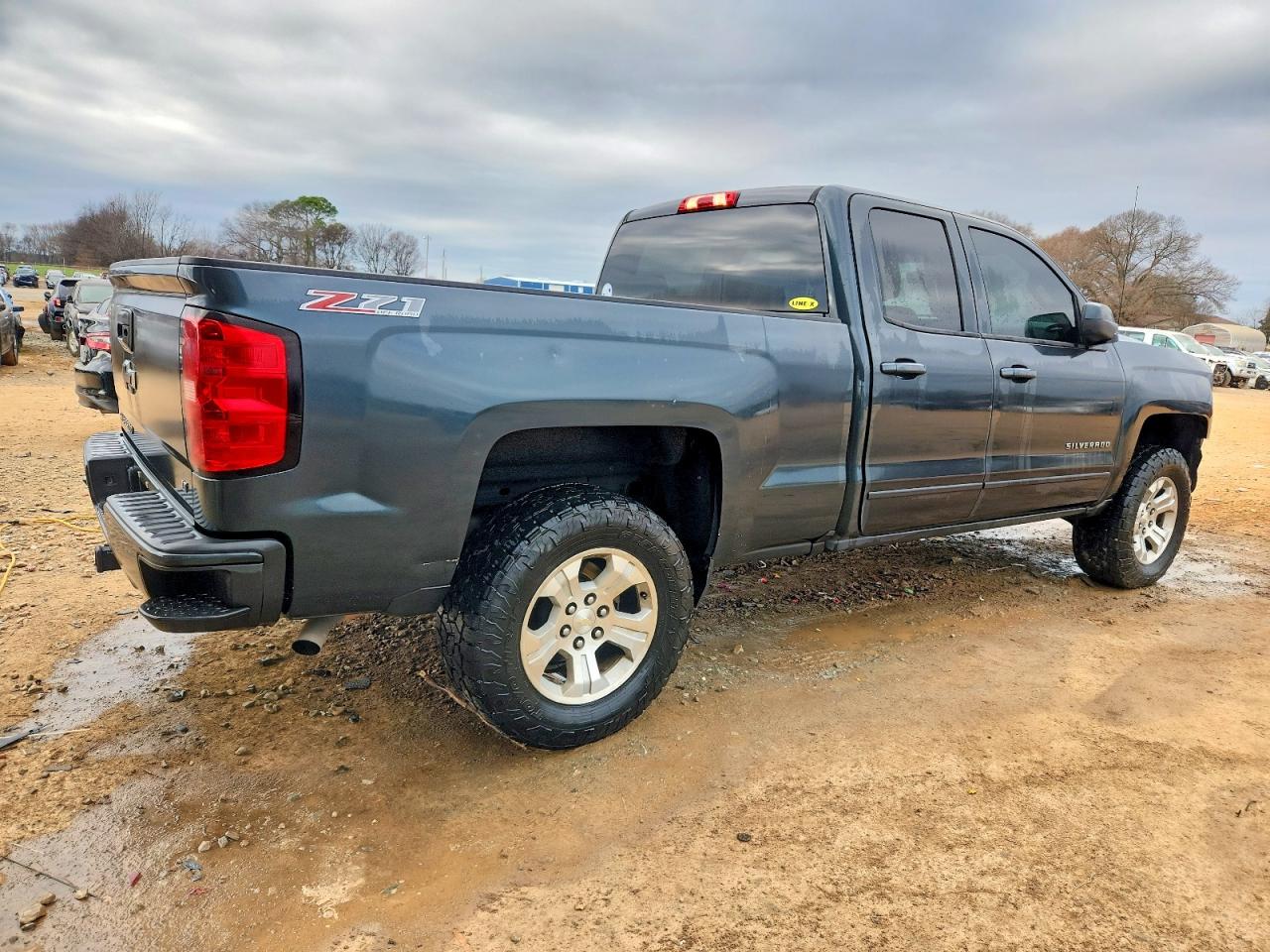 2017 CHEVROLET SILVERADO K1500 LT photo 3
