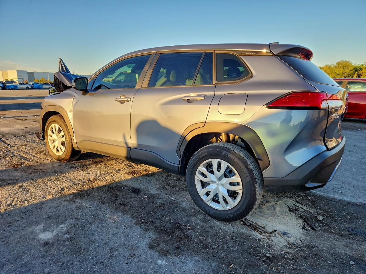 2025 TOYOTA COROLLA CROSS L photo 2