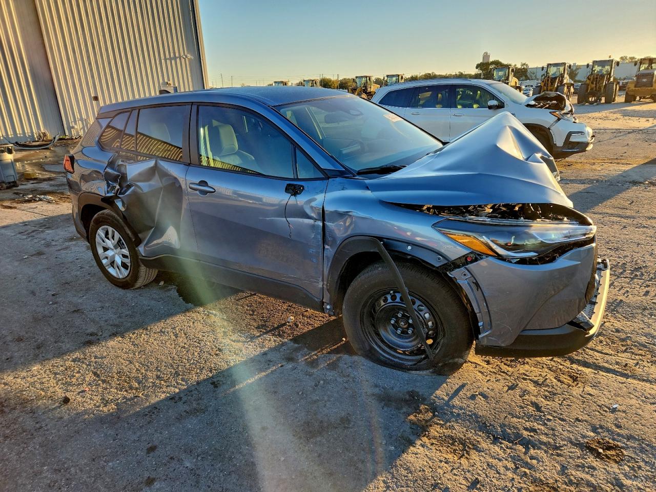 2025 TOYOTA COROLLA CROSS L photo 4