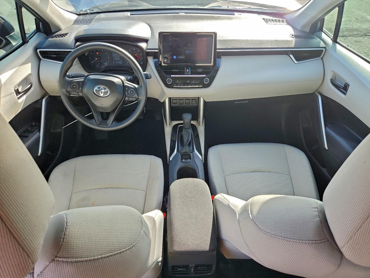 2025 TOYOTA COROLLA CROSS L photo 8