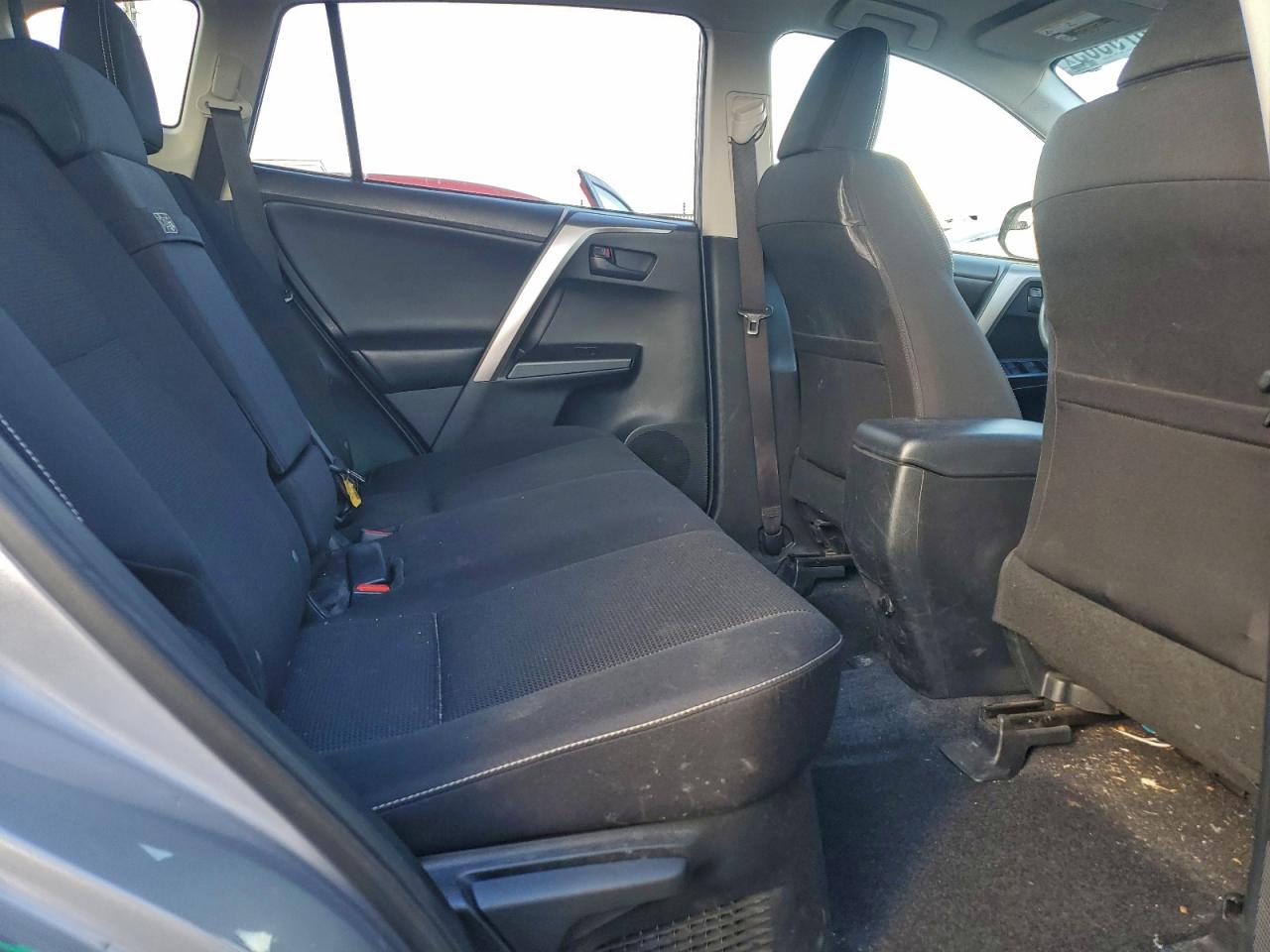 2018 TOYOTA RAV4 HV LE photo 11