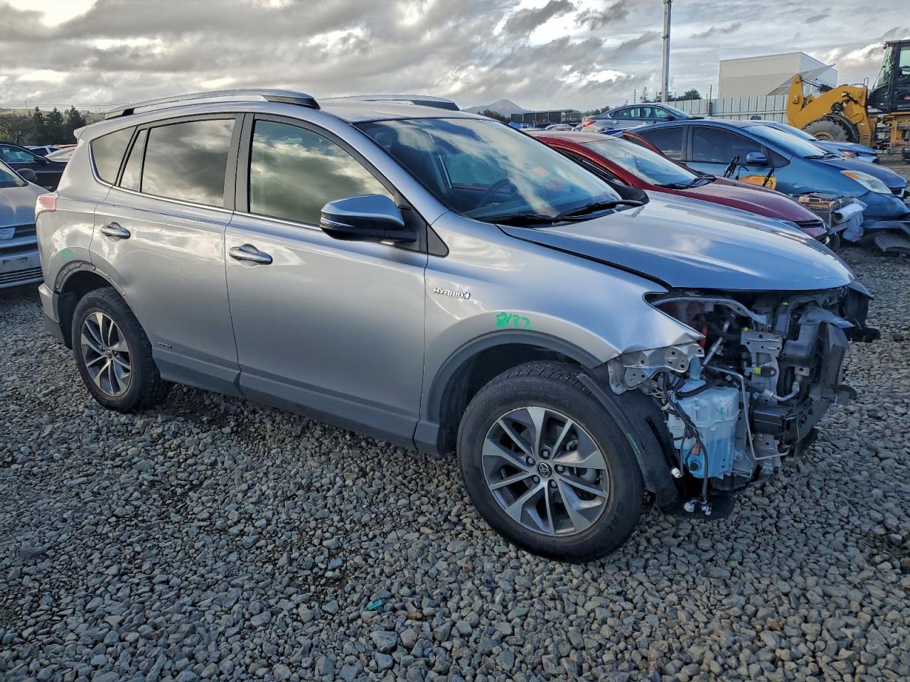 2018 TOYOTA RAV4 HV LE photo 4