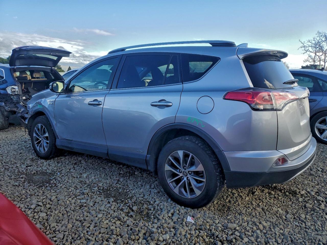 2018 TOYOTA RAV4 HV LE photo 2