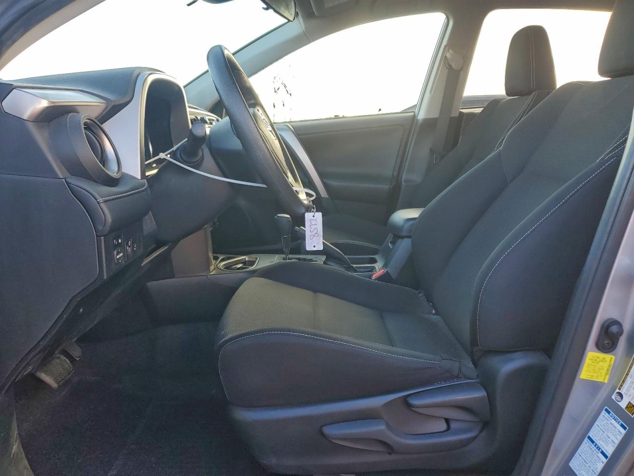 2018 TOYOTA RAV4 HV LE photo 7