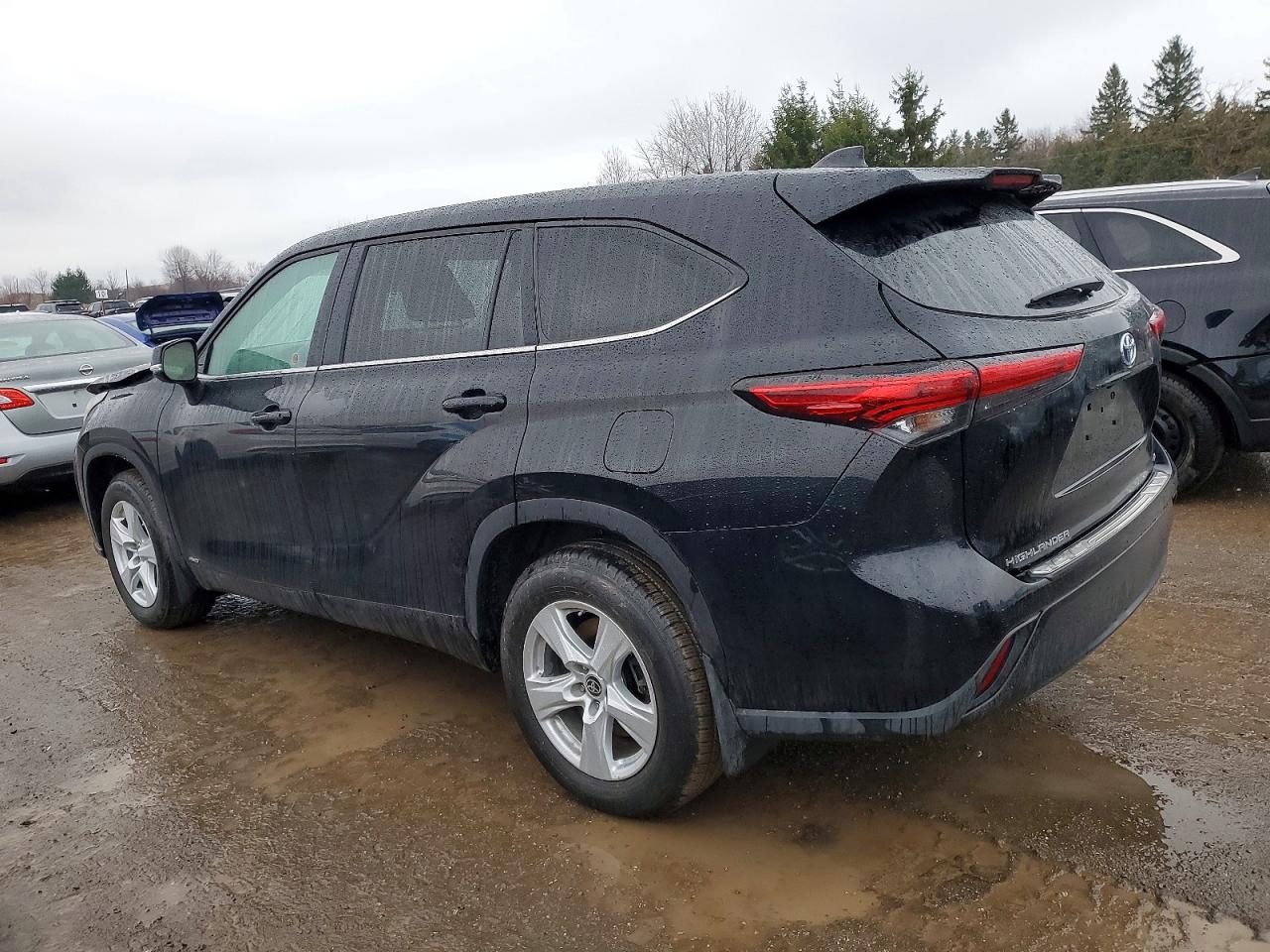 2023 TOYOTA HIGHLANDER HYBRID LE photo 2
