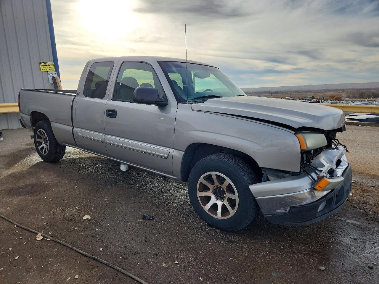 2006 CHEVROLET SILVERADO C1500 photo 4