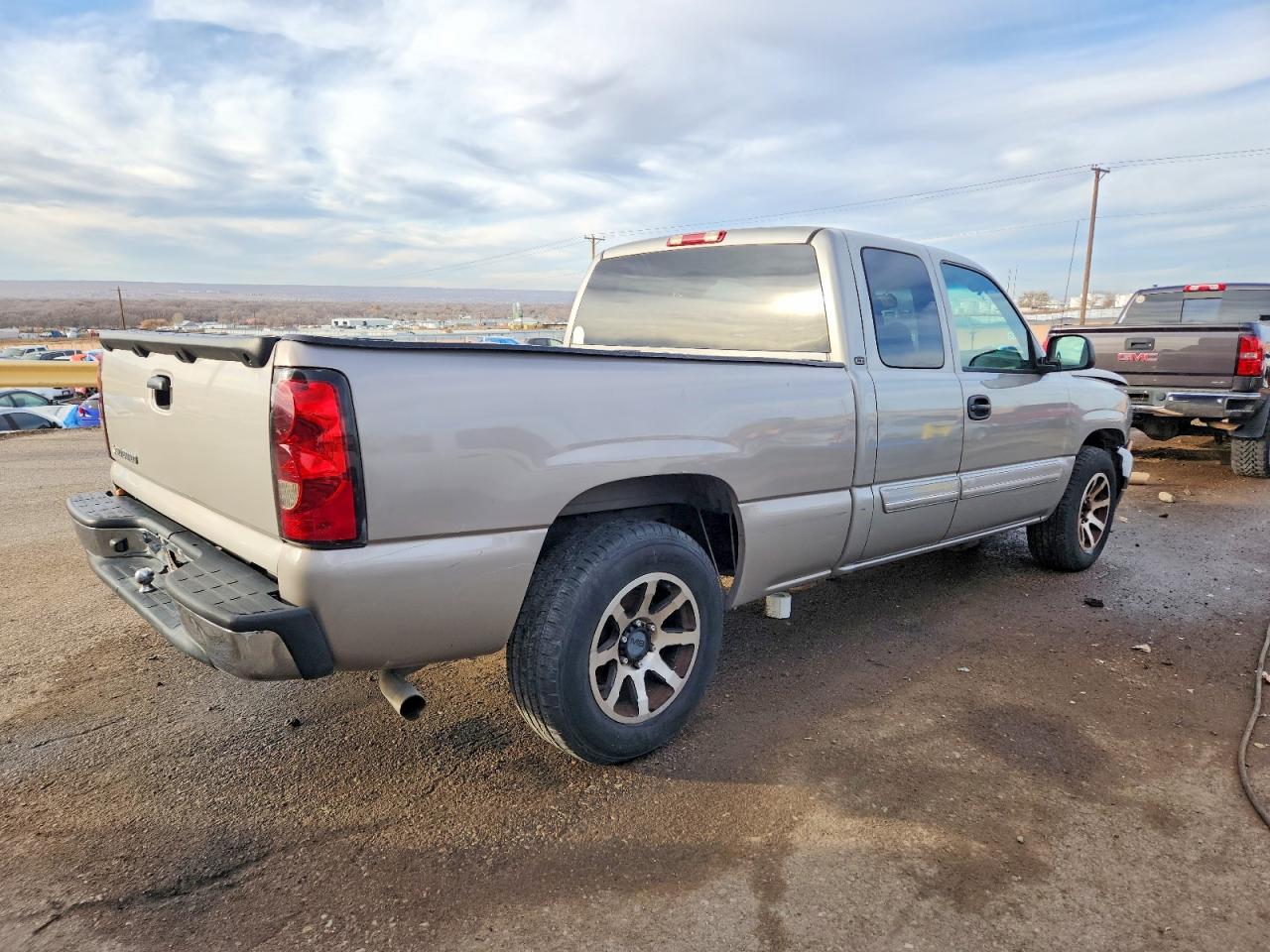 2006 CHEVROLET SILVERADO C1500 photo 3