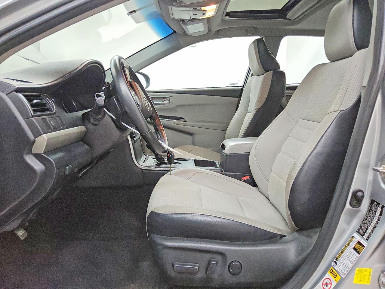 2017 TOYOTA CAMRY LE photo 7