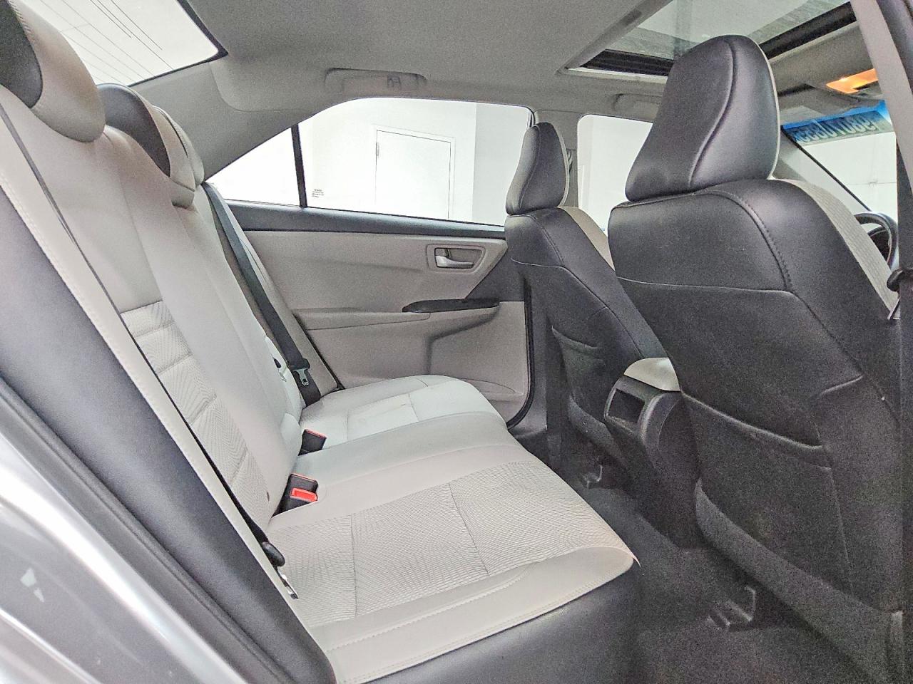 2017 TOYOTA CAMRY LE photo 10