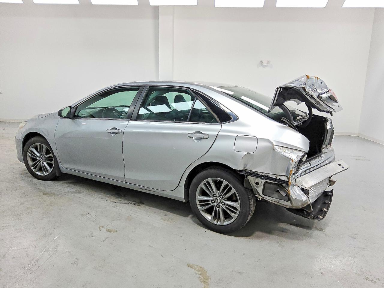 2017 TOYOTA CAMRY LE photo 2