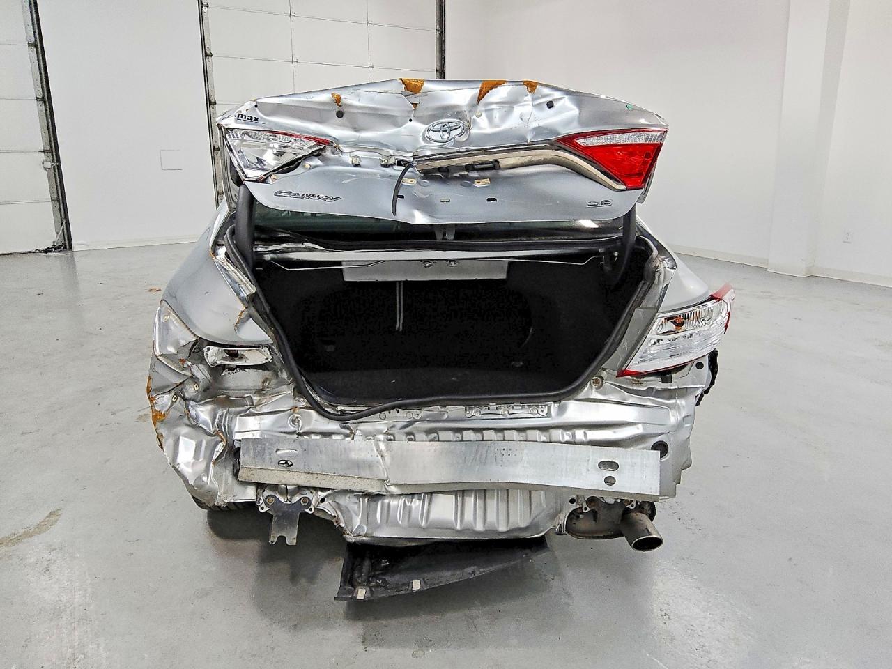 2017 TOYOTA CAMRY LE photo 6