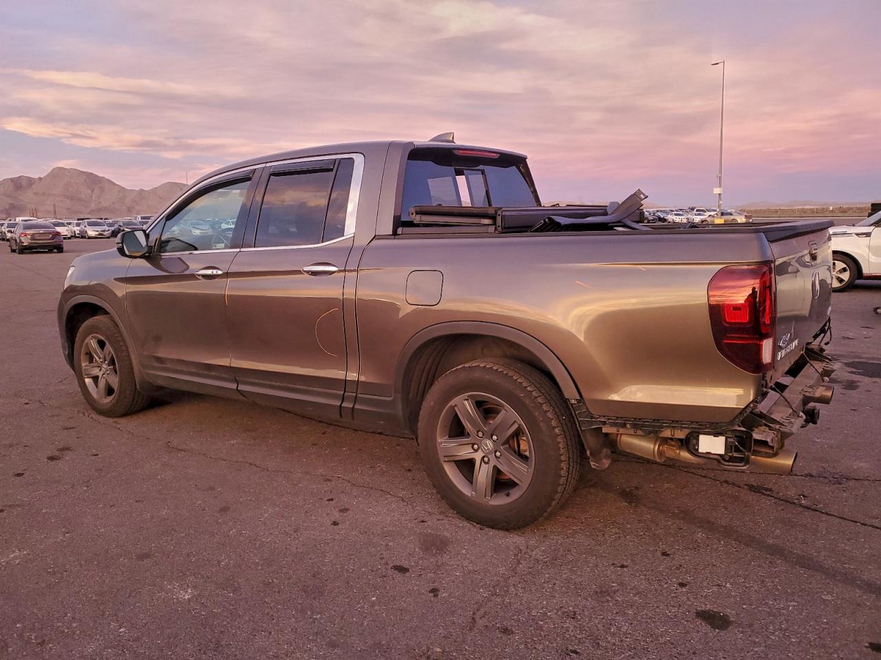 2022 HONDA RIDGELINE photo 2