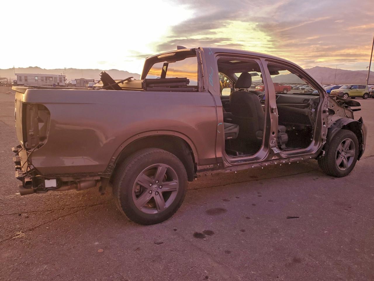 2022 HONDA RIDGELINE photo 3