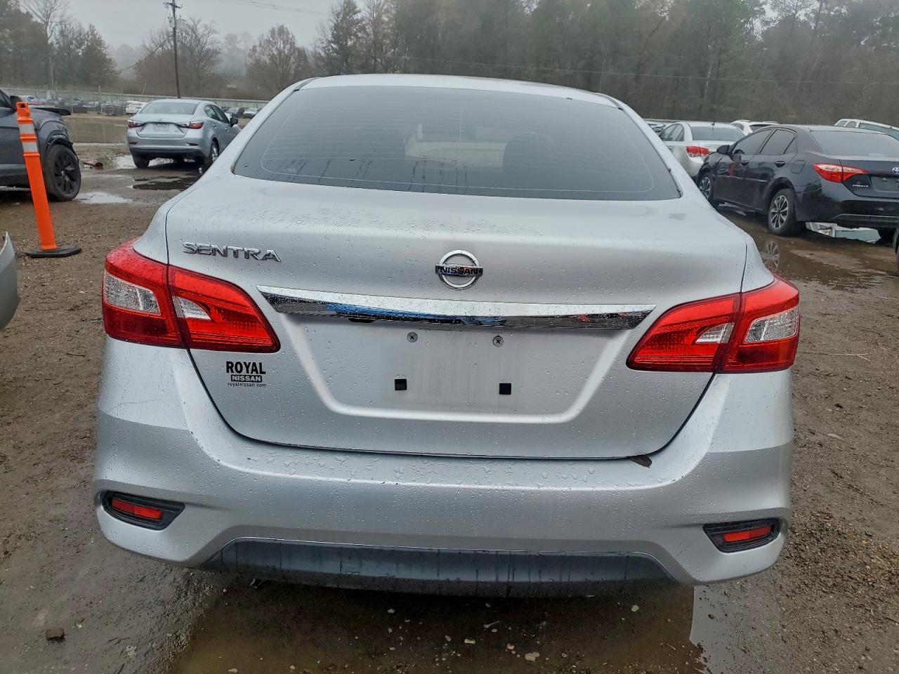 2019 NISSAN SENTRA S photo 6