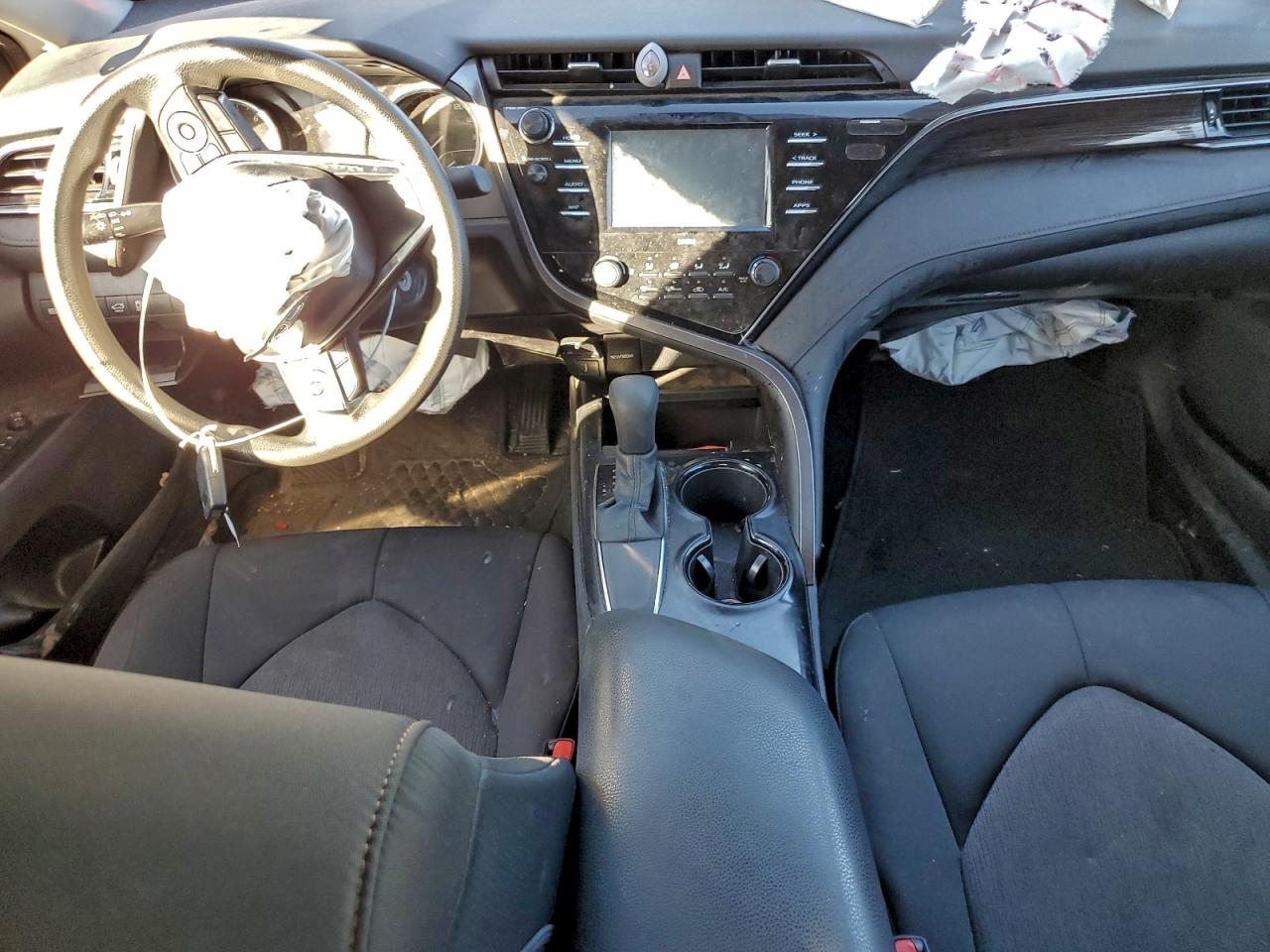 2020 TOYOTA CAMRY LE photo 8
