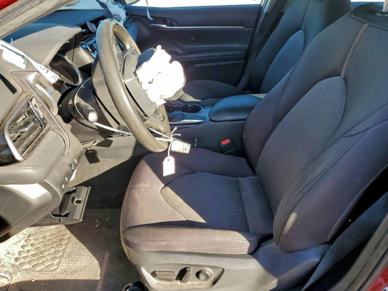2020 TOYOTA CAMRY LE photo 7