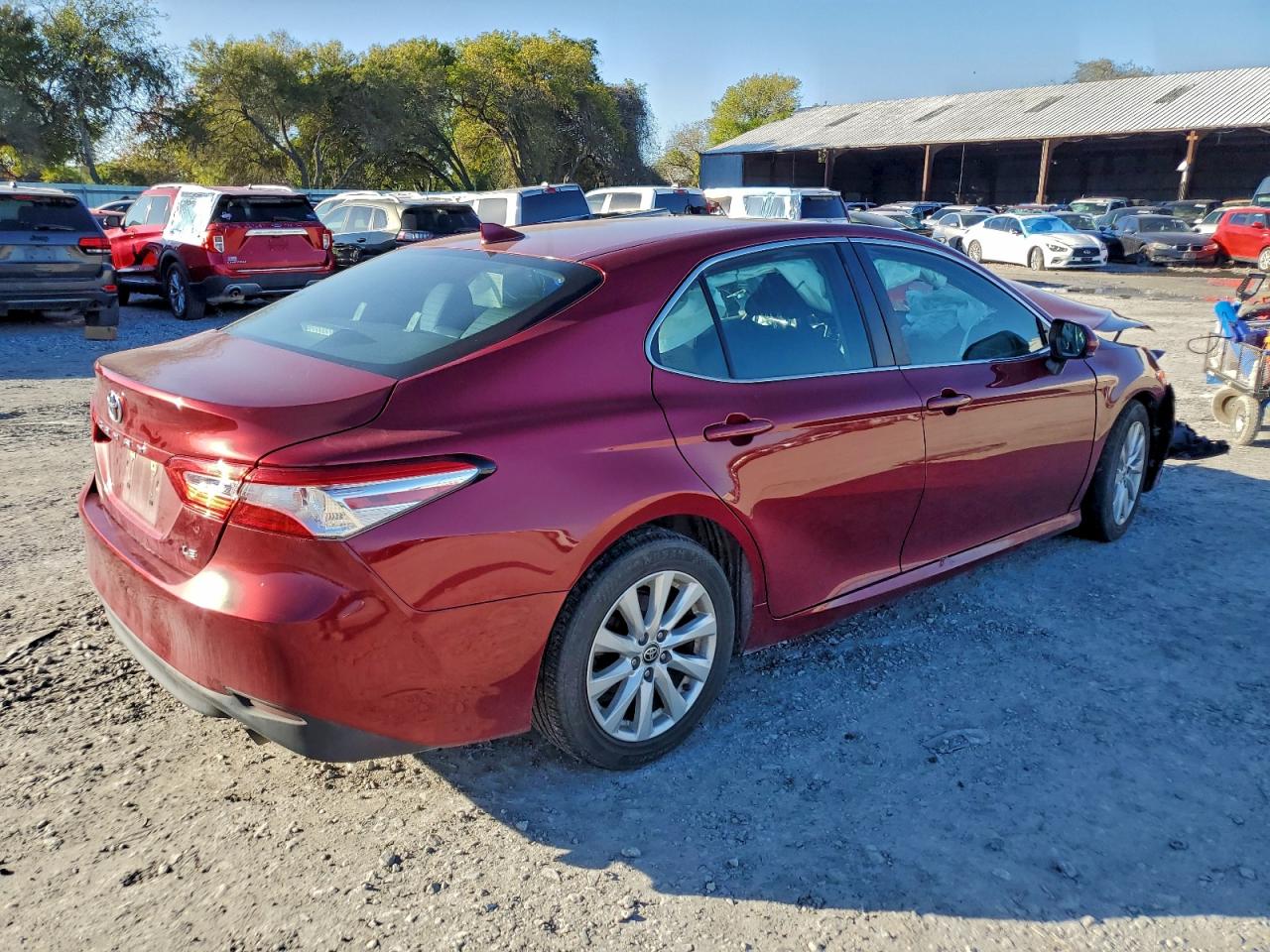 2020 TOYOTA CAMRY LE photo 3