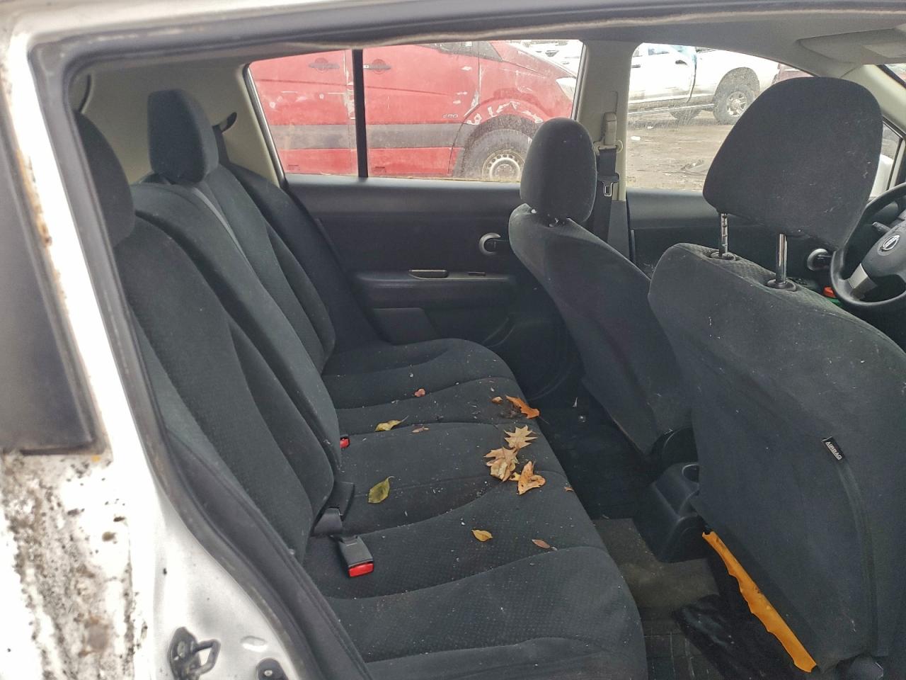 2011 NISSAN VERSA S photo 10
