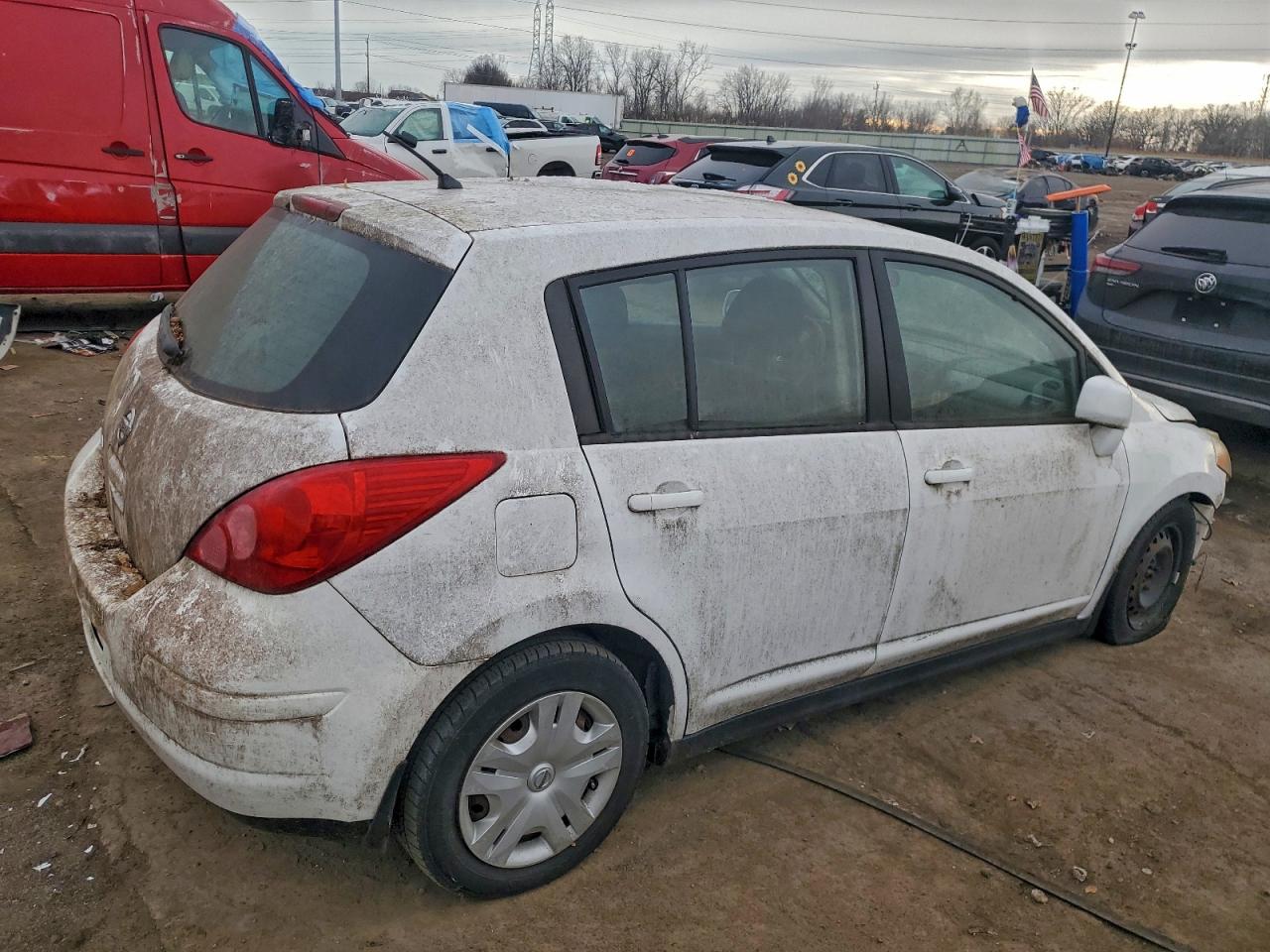 2011 NISSAN VERSA S photo 3