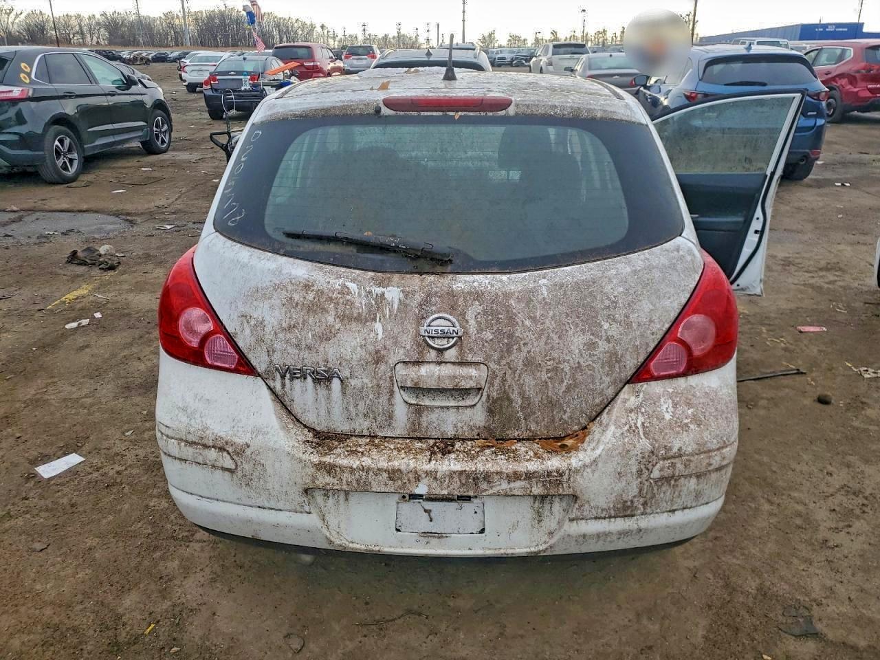 2011 NISSAN VERSA S photo 6