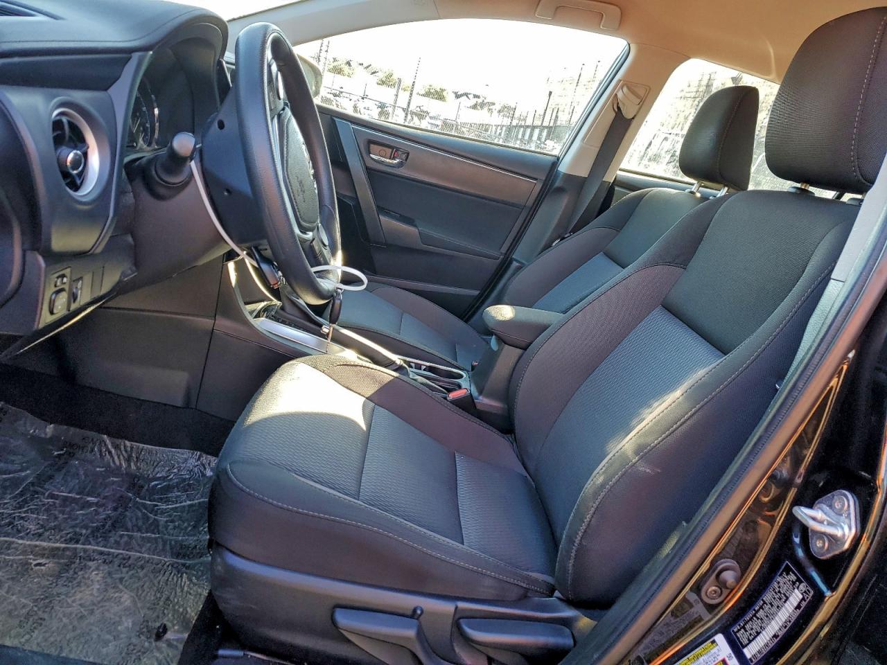 2017 TOYOTA COROLLA L photo 7