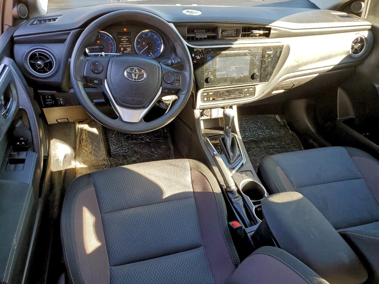 2017 TOYOTA COROLLA L photo 8